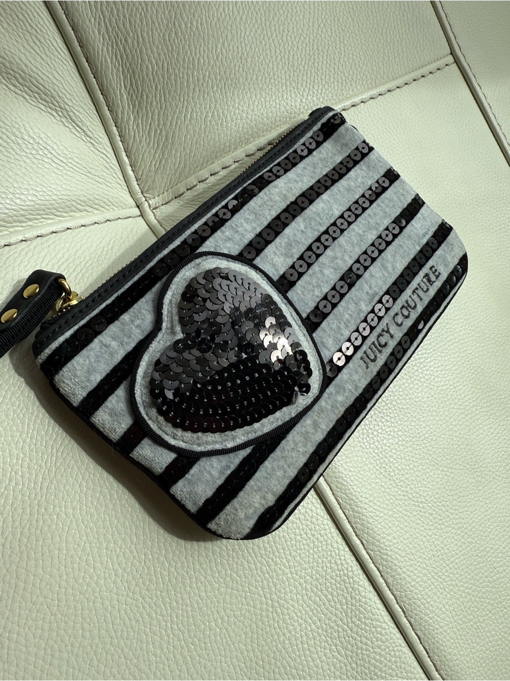 Juicy Couture Black Leather Hobo Bag With A Large Ring Charm And Chain - Picture 4 of 17
